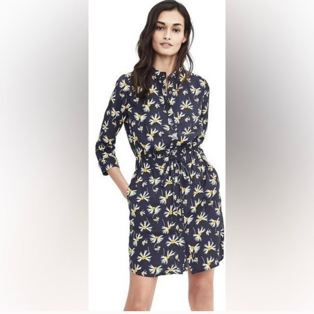 Banana Republic Dress Long Sleeve Navy
Floral Print Button Front Size L